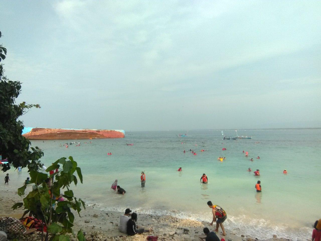 Pemandangan Pantai Pasir Putih Pangandaran